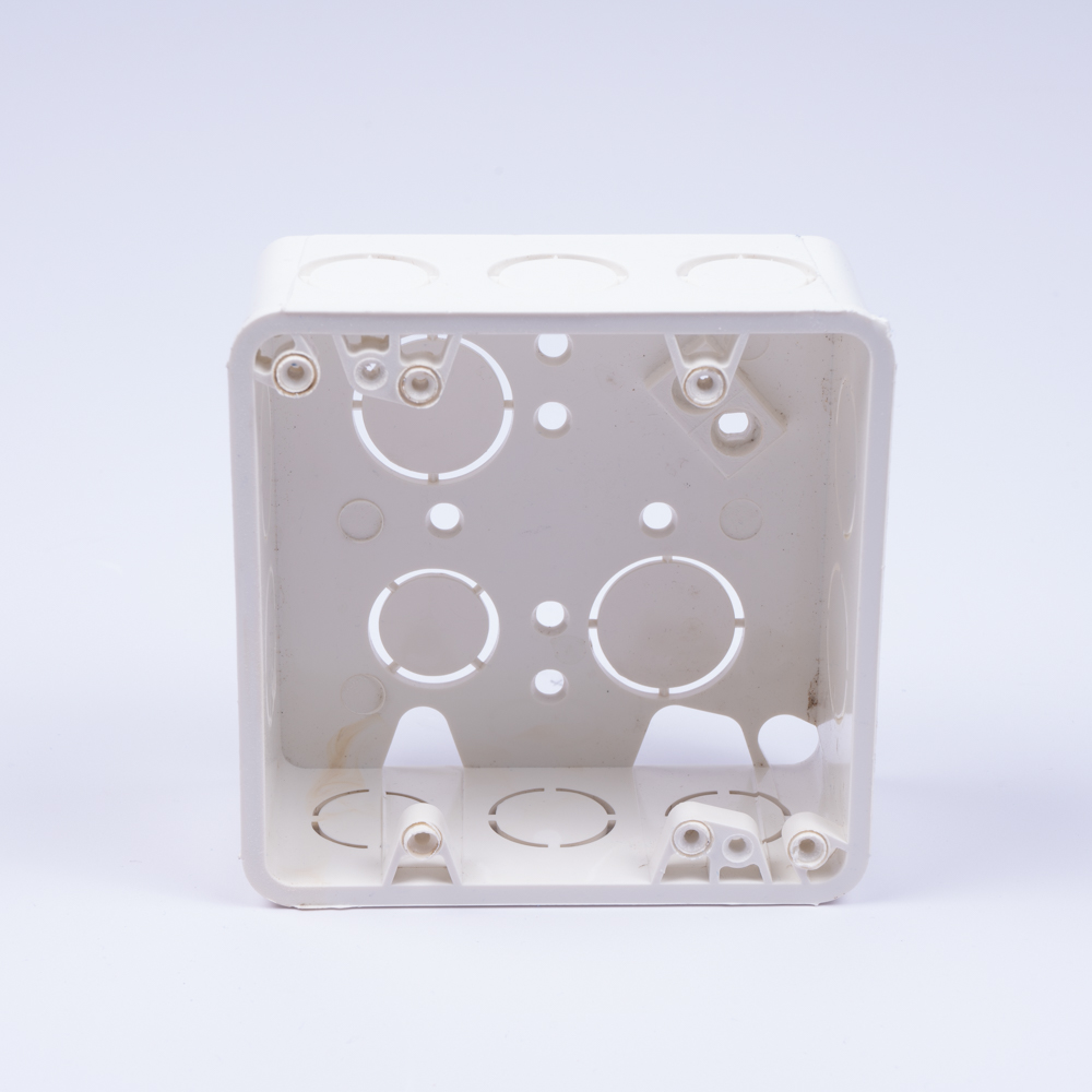 Cajetín Plástico Cuadrado Para Electricidad 4x4 Pulgadas Negro y Blanco